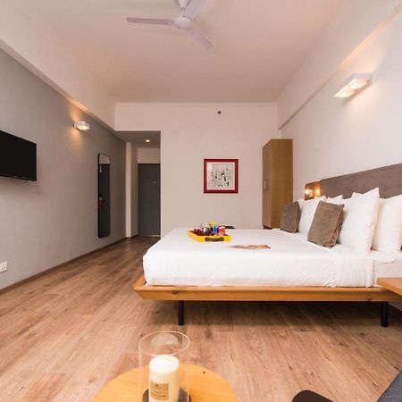 Oyo Townhouse 028 Corporate Suite 노이다 외부 사진