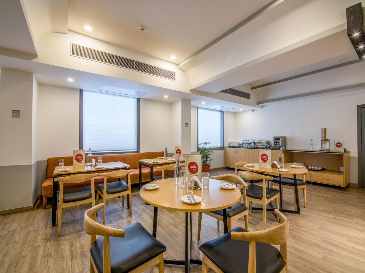 Oyo Townhouse 028 Corporate Suite 노이다 외부 사진