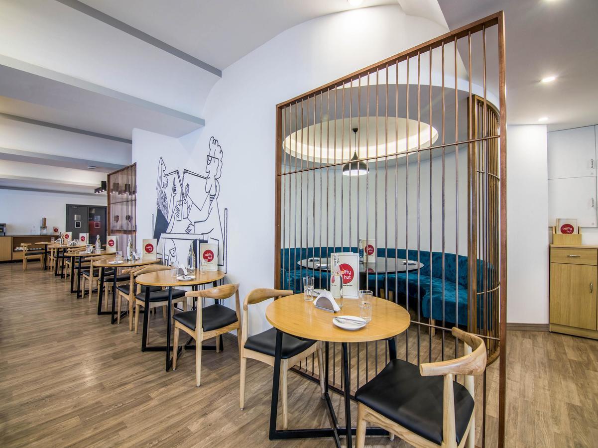 Oyo Townhouse 028 Corporate Suite 노이다 외부 사진