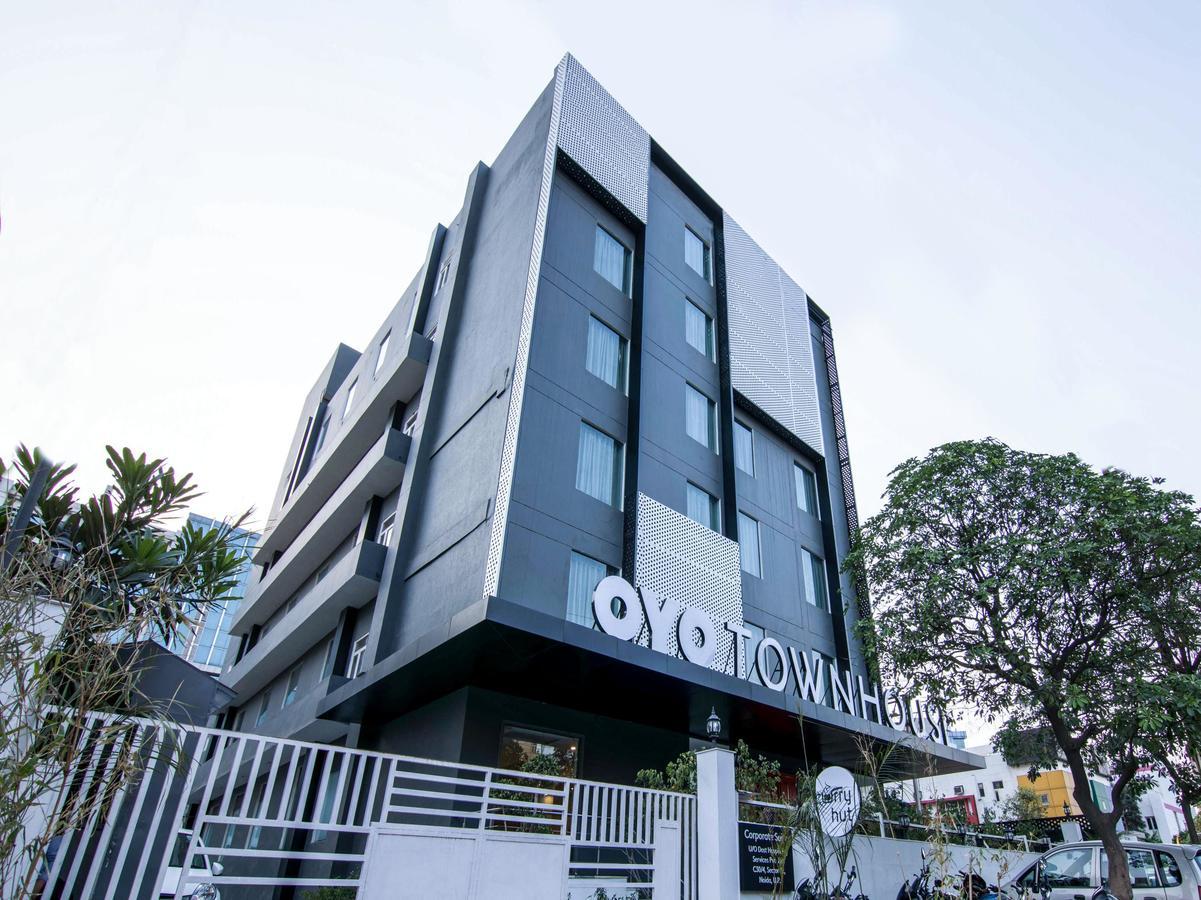 Oyo Townhouse 028 Corporate Suite 노이다 외부 사진