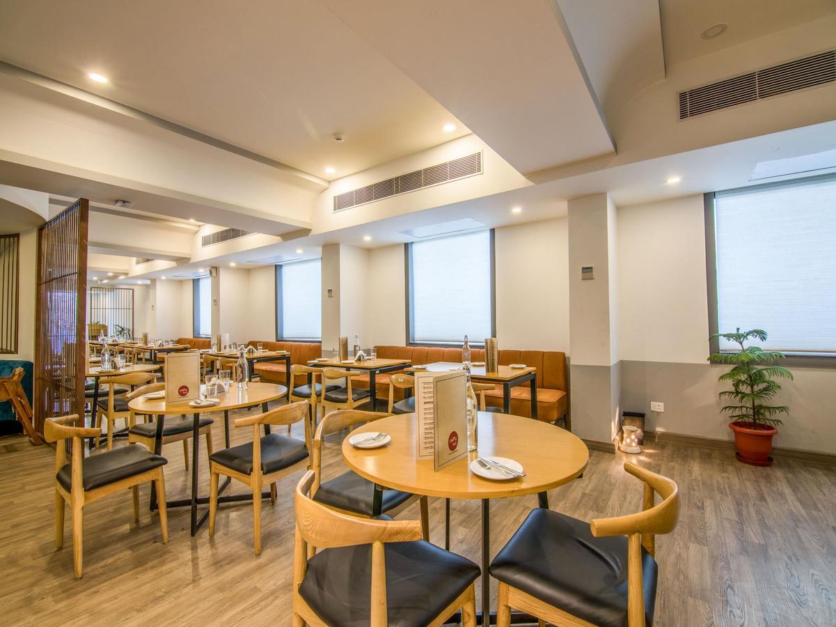 Oyo Townhouse 028 Corporate Suite 노이다 외부 사진