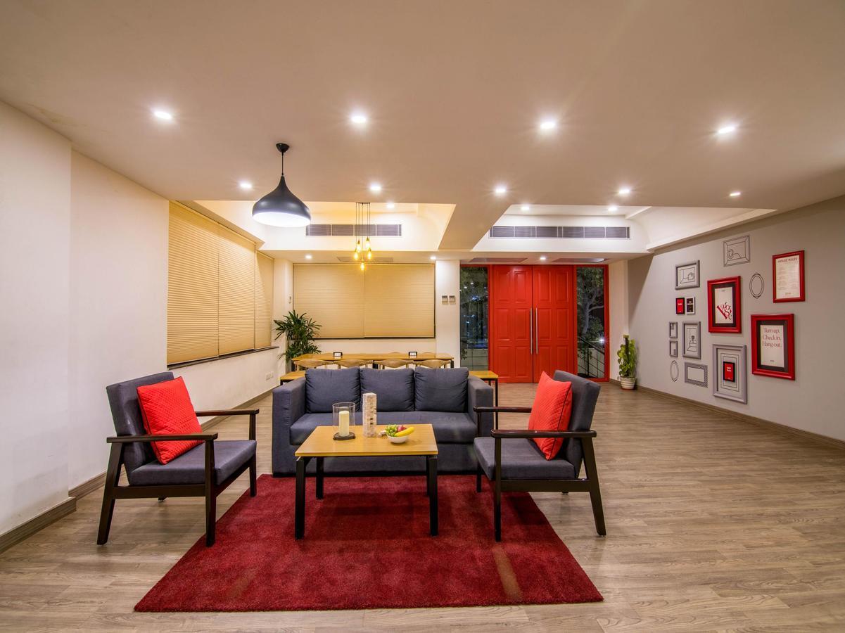 Oyo Townhouse 028 Corporate Suite 노이다 외부 사진