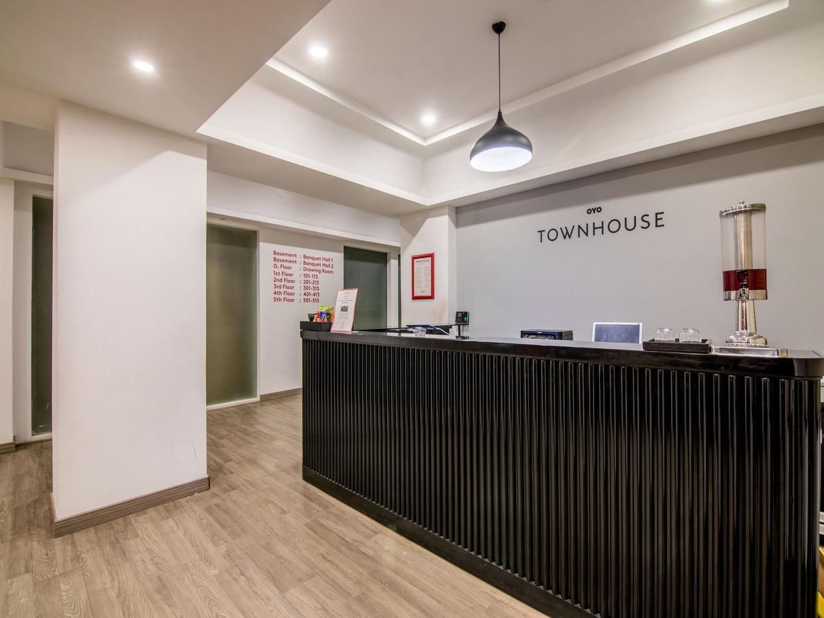Oyo Townhouse 028 Corporate Suite 노이다 외부 사진