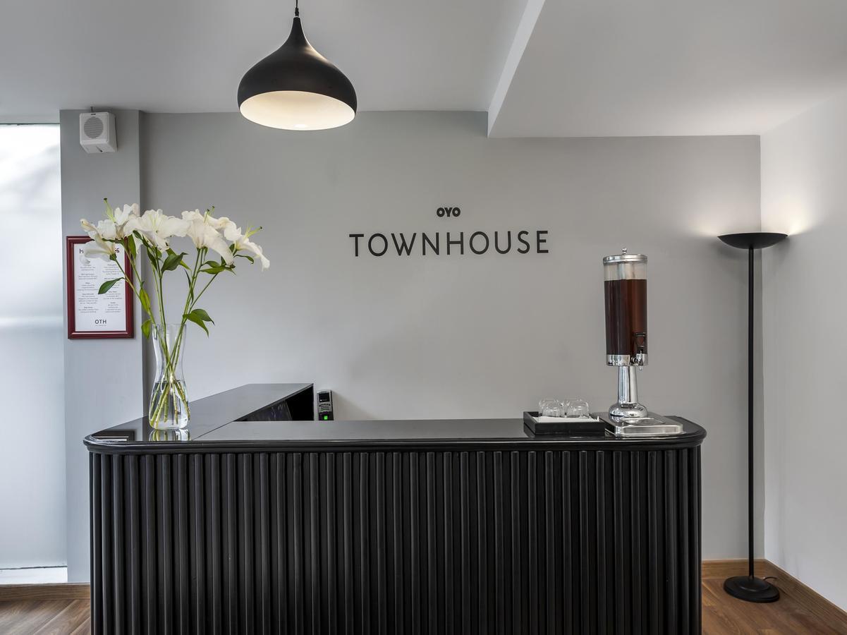 Oyo Townhouse 028 Corporate Suite 노이다 외부 사진