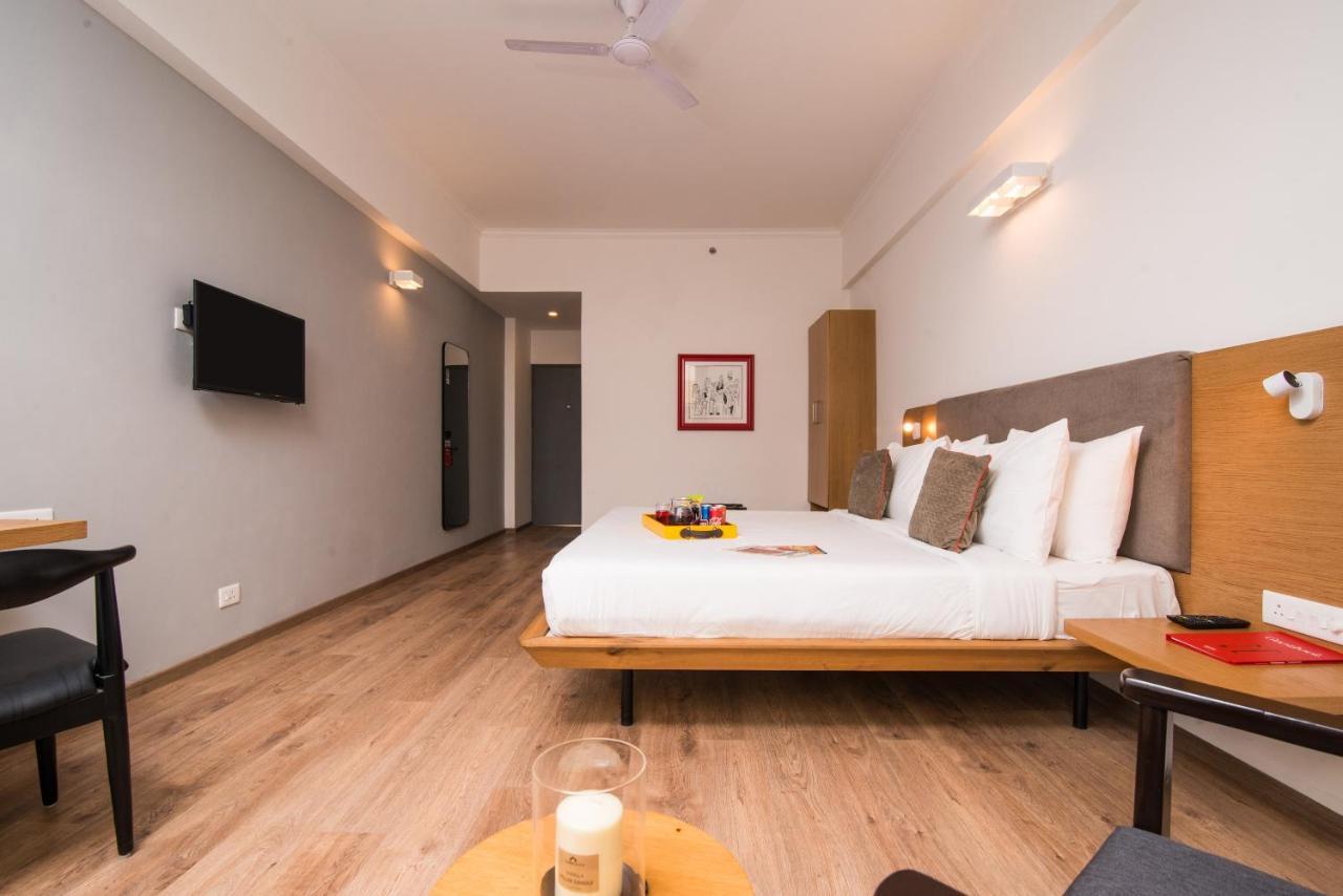 Oyo Townhouse 028 Corporate Suite 노이다 외부 사진
