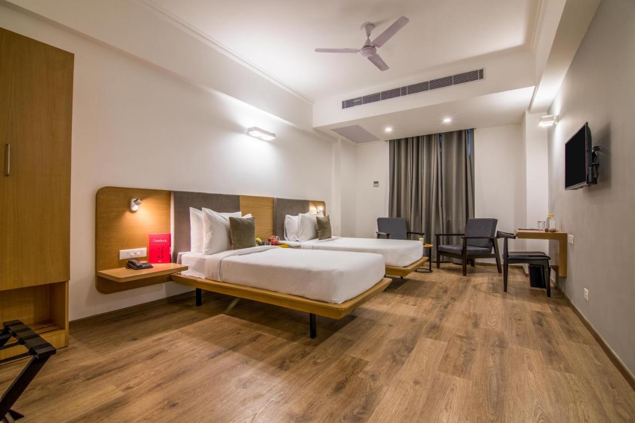 Oyo Townhouse 028 Corporate Suite 노이다 외부 사진