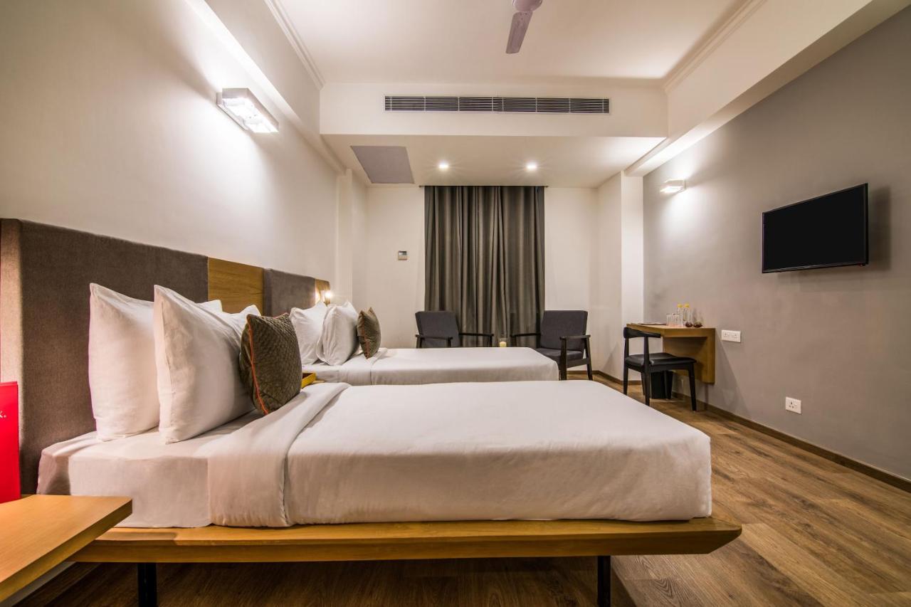 Oyo Townhouse 028 Corporate Suite 노이다 외부 사진