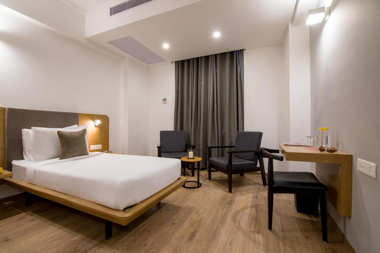 Oyo Townhouse 028 Corporate Suite 노이다 외부 사진