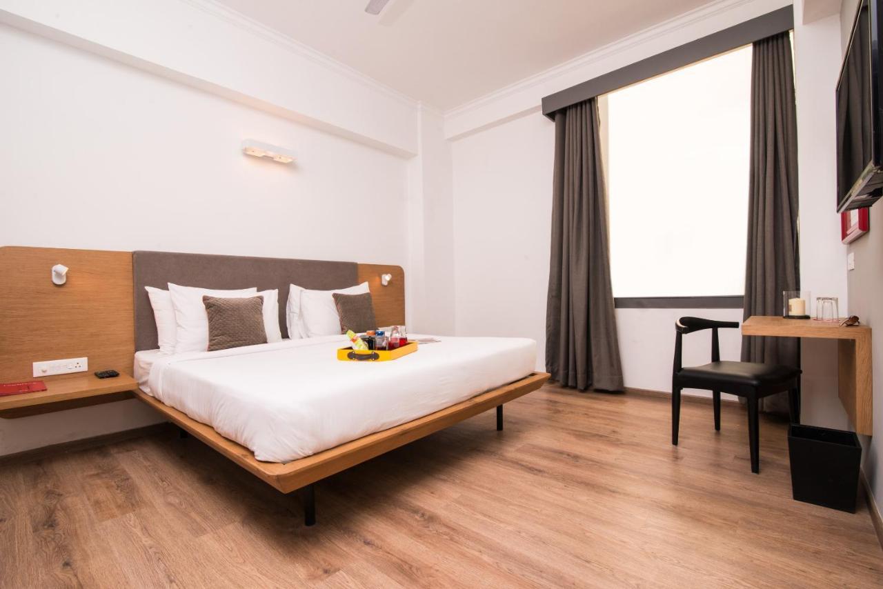 Oyo Townhouse 028 Corporate Suite 노이다 외부 사진
