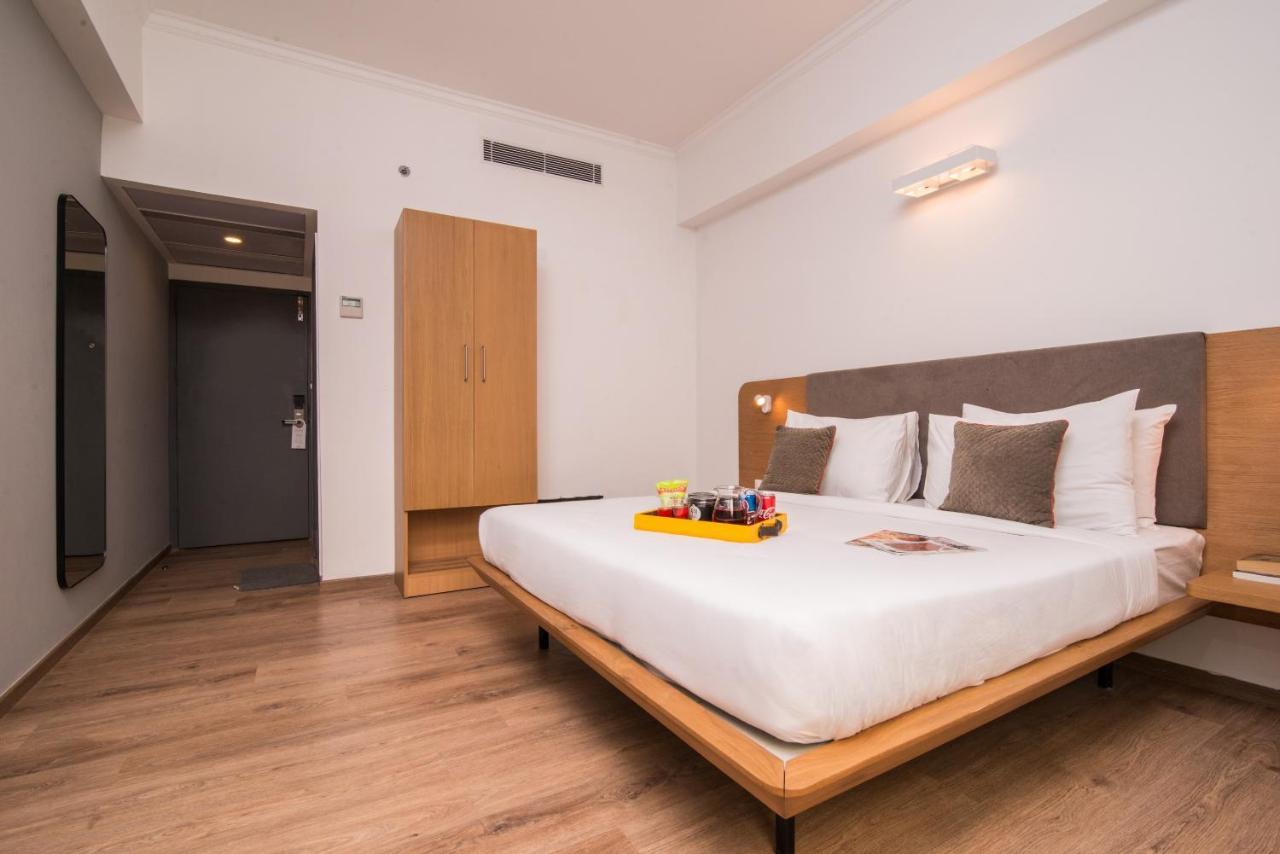 Oyo Townhouse 028 Corporate Suite 노이다 외부 사진