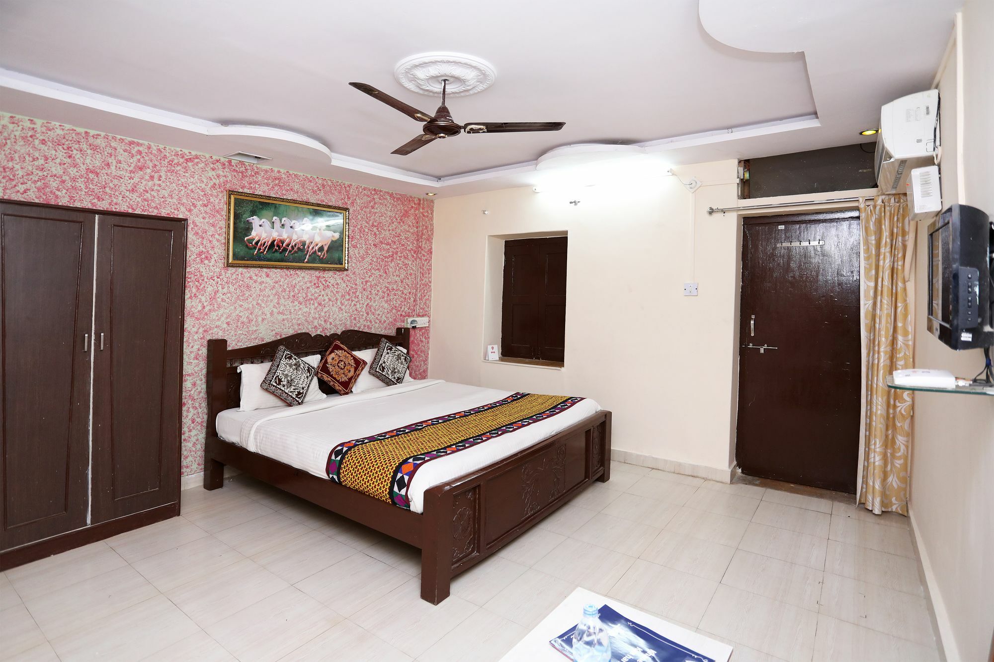 Oyo Townhouse 028 Corporate Suite 노이다 외부 사진