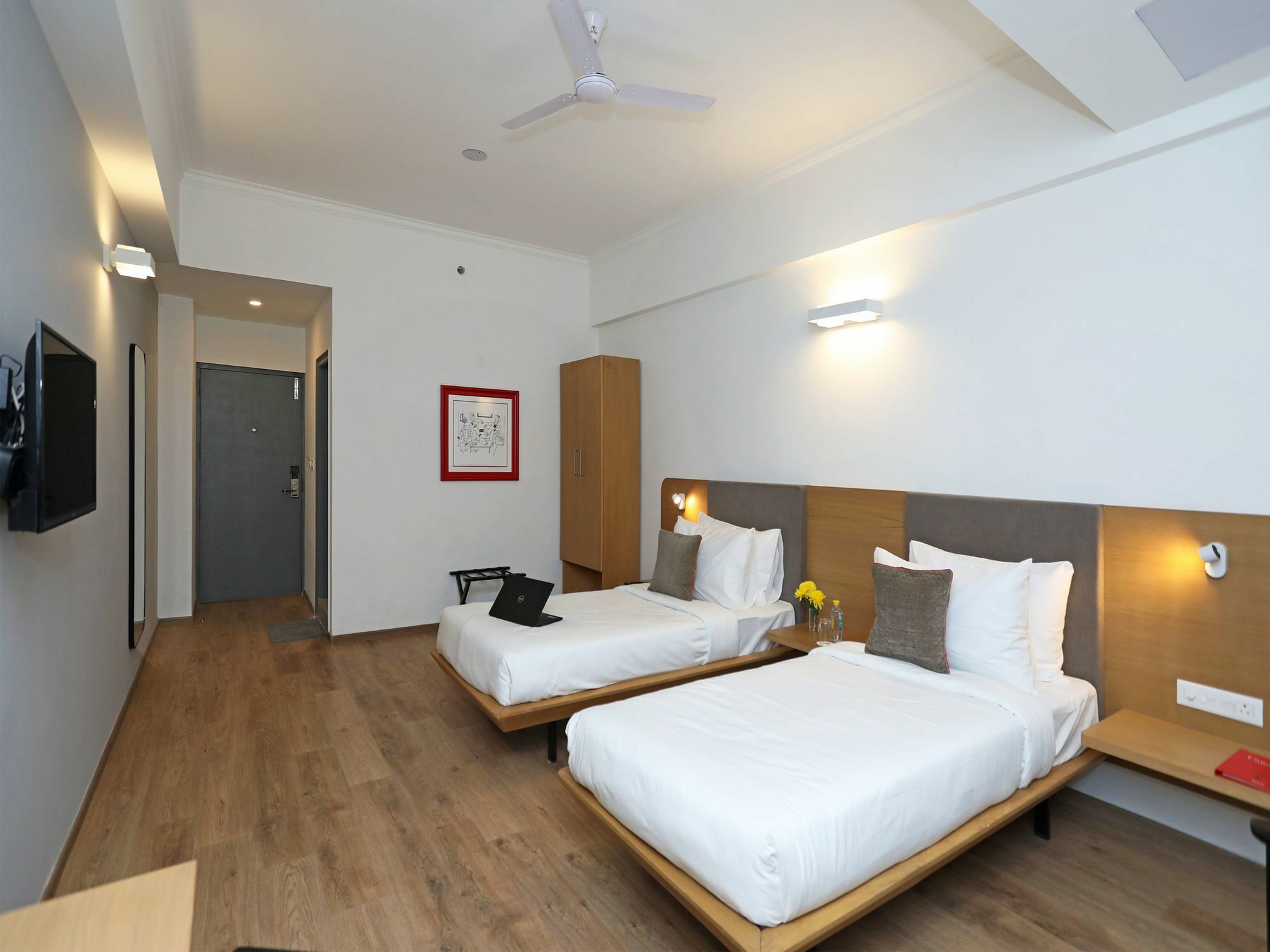 Oyo Townhouse 028 Corporate Suite 노이다 외부 사진