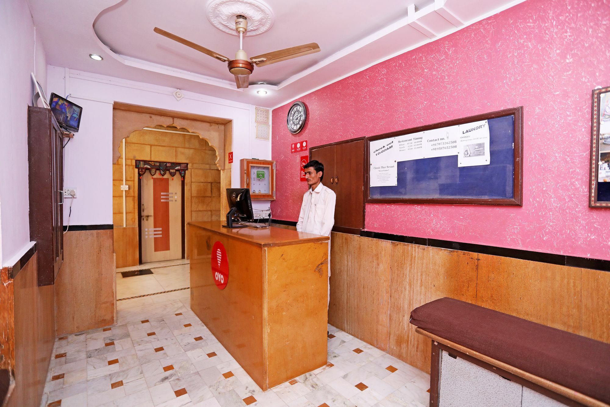 Oyo Townhouse 028 Corporate Suite 노이다 외부 사진