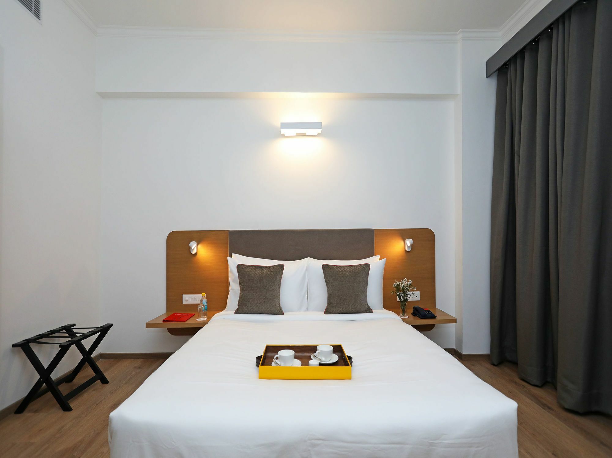 Oyo Townhouse 028 Corporate Suite 노이다 외부 사진