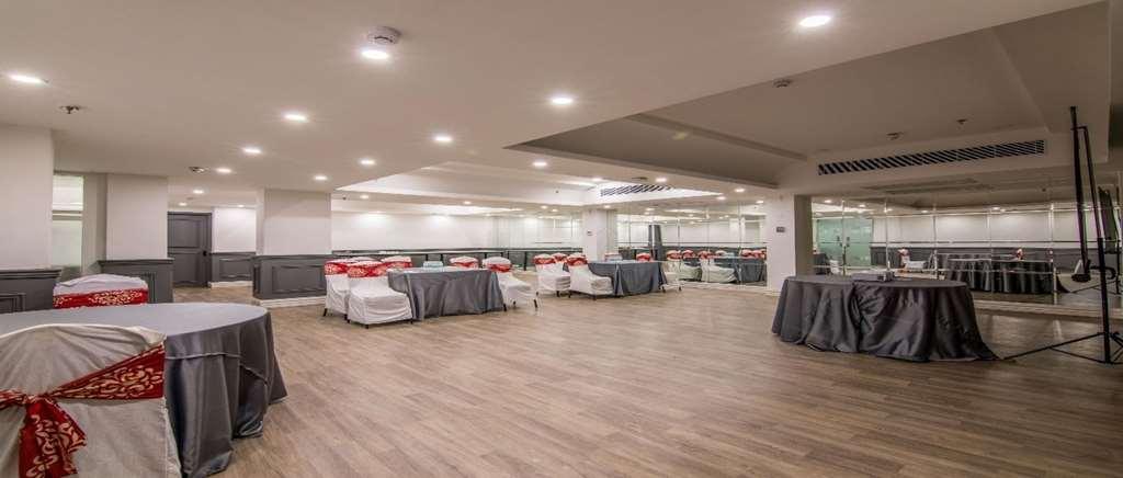 Oyo Townhouse 028 Corporate Suite 노이다 시설 사진