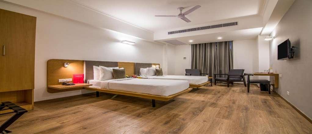 Oyo Townhouse 028 Corporate Suite 노이다 객실 사진