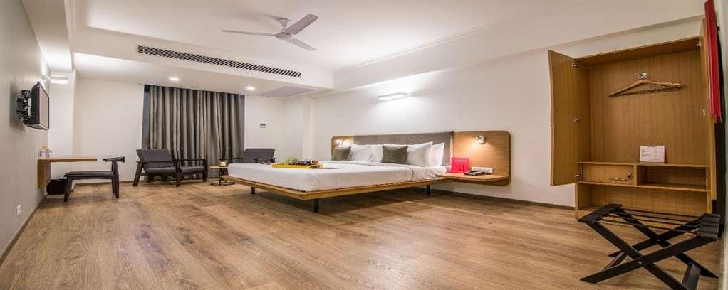Oyo Townhouse 028 Corporate Suite 노이다 객실 사진