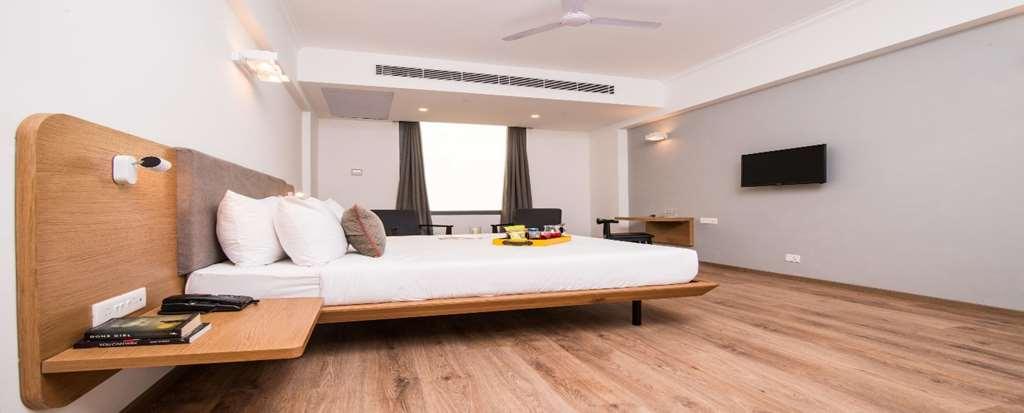 Oyo Townhouse 028 Corporate Suite 노이다 객실 사진